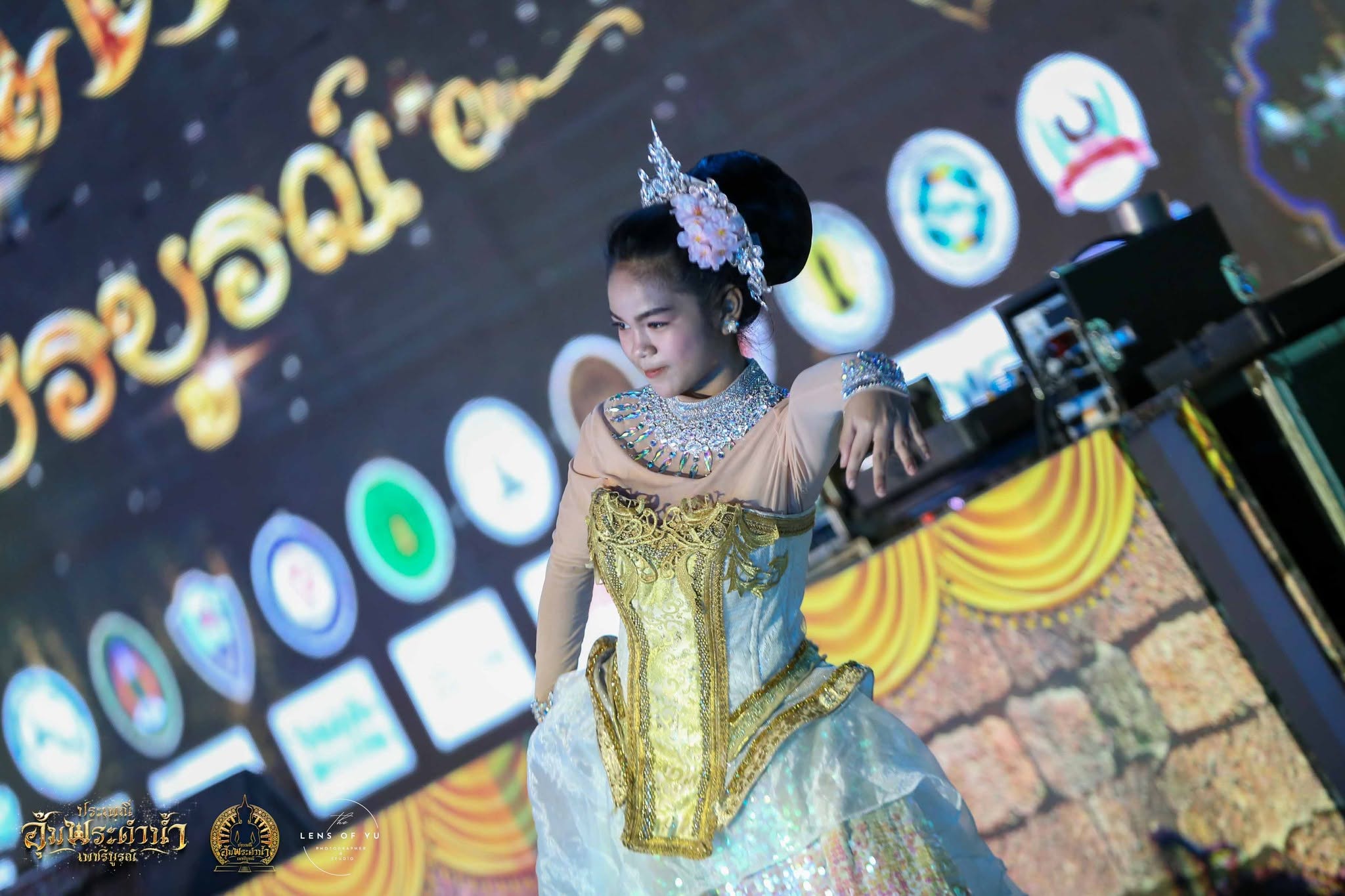 การแสดงแสงสีเสียงเวทีกลางน้ำ ประเพณีอุ้มพระดำน้ำ 2569