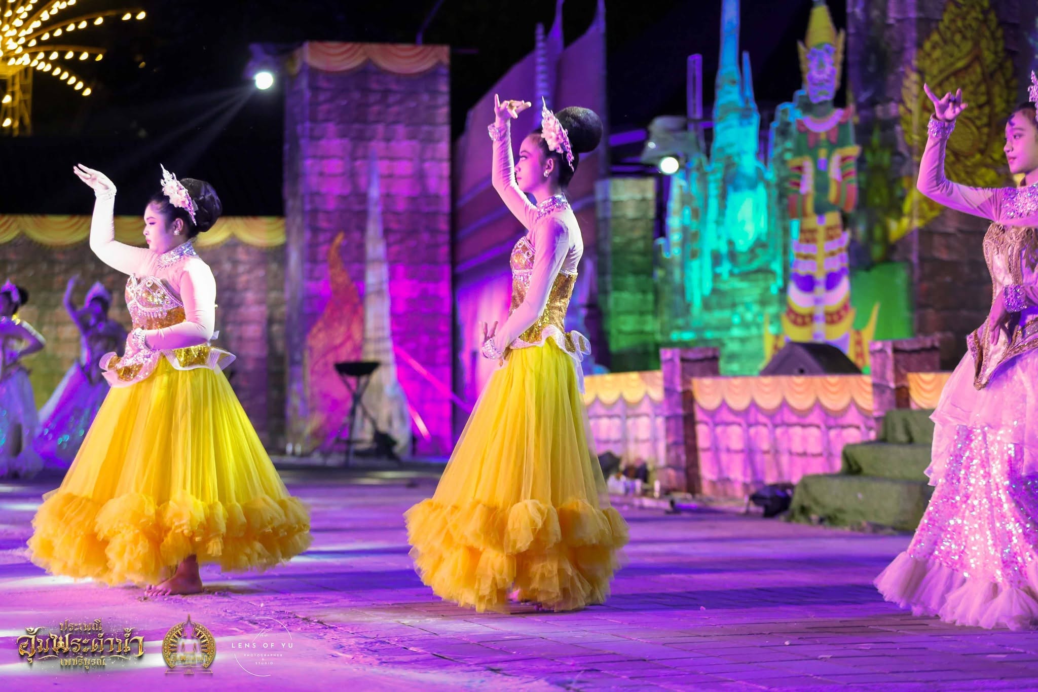 การแสดงแสงสีเสียงเวทีกลางน้ำ ประเพณีอุ้มพระดำน้ำ 2569